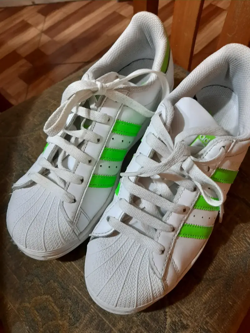 Zapatillas blancas con detalles verdes - 6