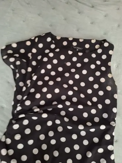 Vestido negro con lunares - miniatura 4
