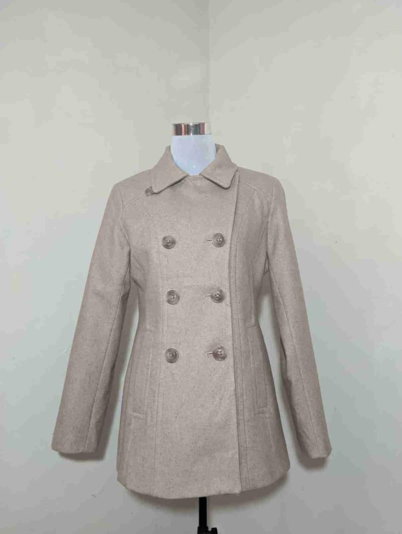 Abrigo beige de botones - 1