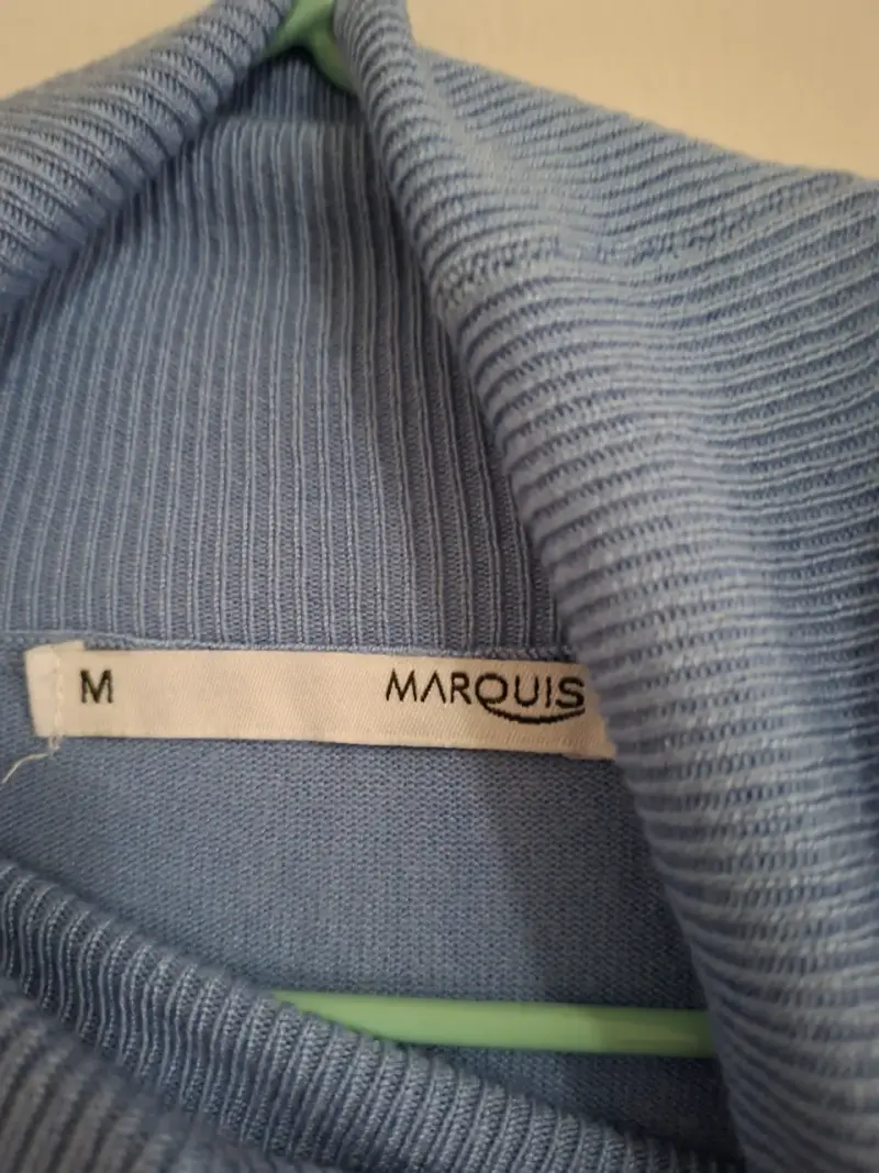 Suéter azul cuello alto - 2