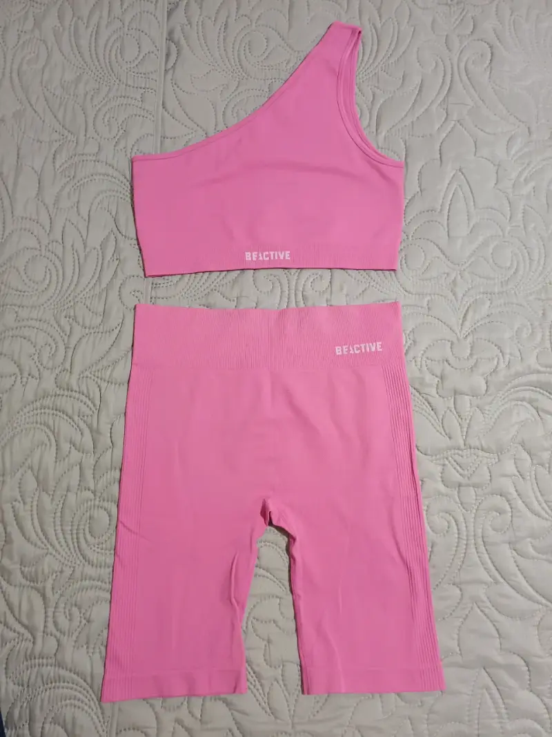 Lote de zapatillas y ropa - 4
