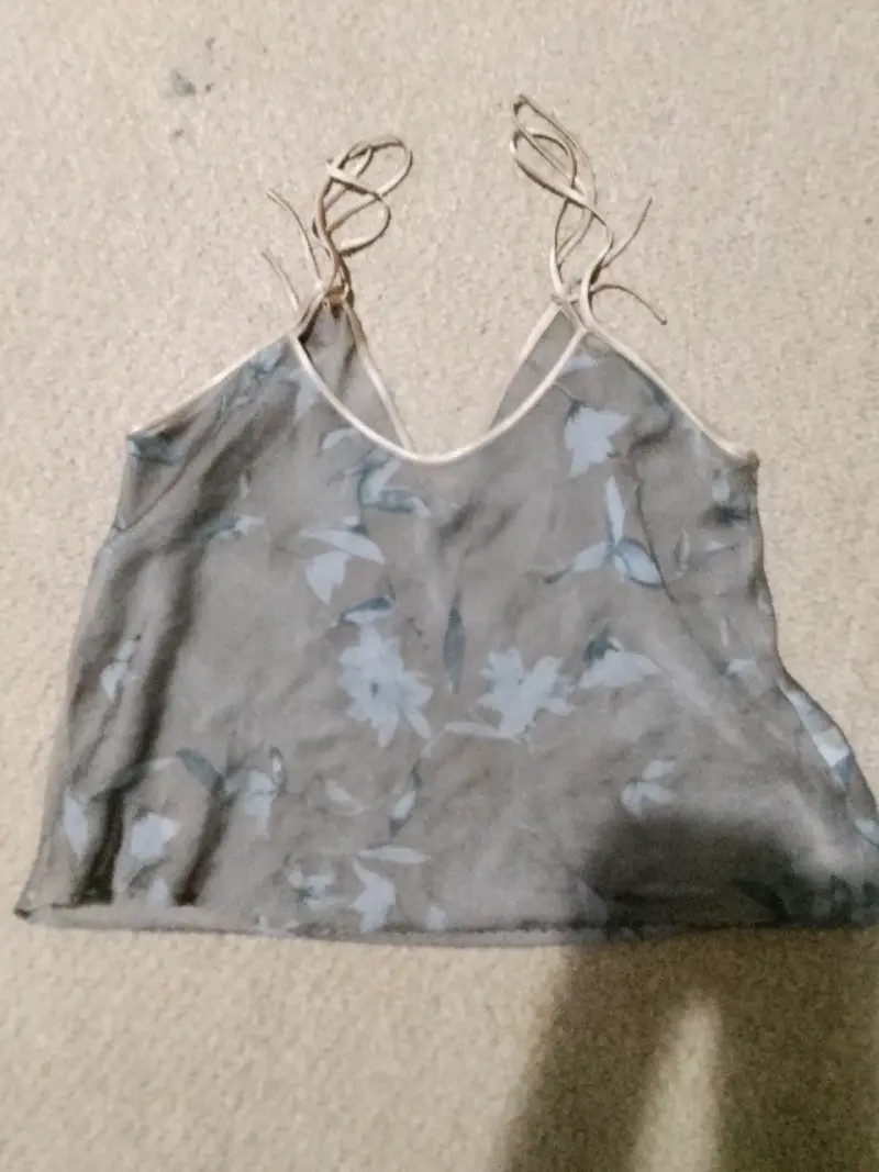 Top de tirantes gris floral