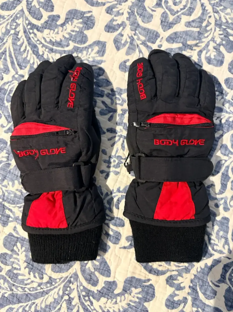 Guantes Body Glove negros y rojos Niño - 1