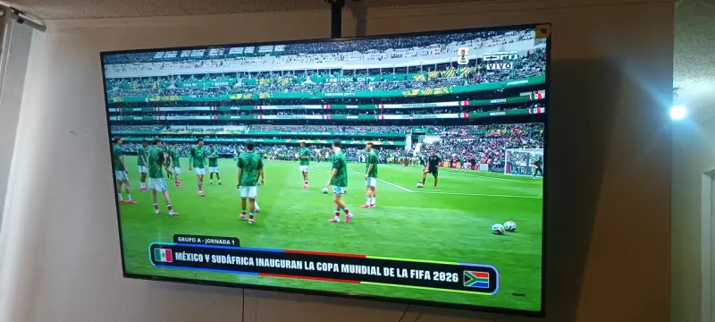 Televisor Hisense pantalla LED 70 pulgadas - 1