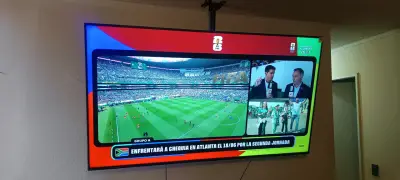 Televisor Hisense pantalla LED 70 pulgadas - miniatura 2