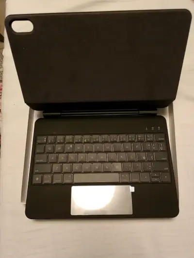 Teclado con funda para tablet - miniatura 1
