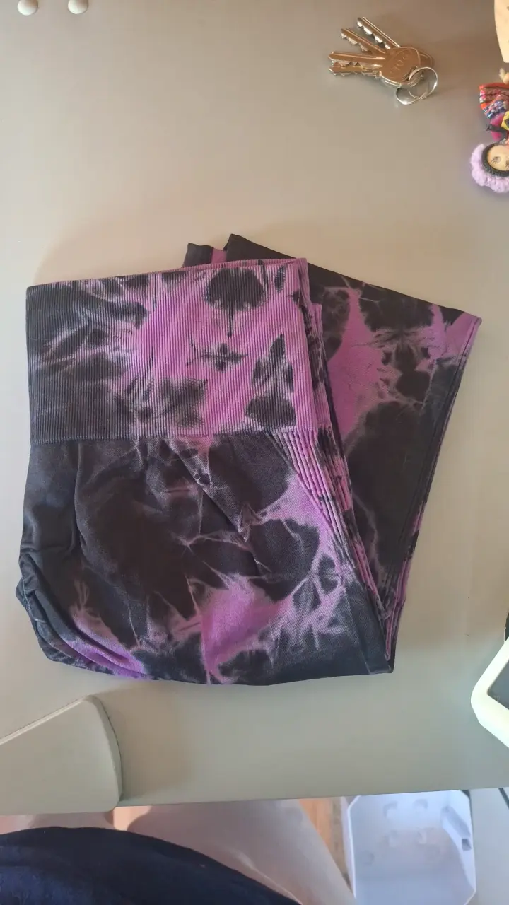 Leggings deportivos tie-dye morado