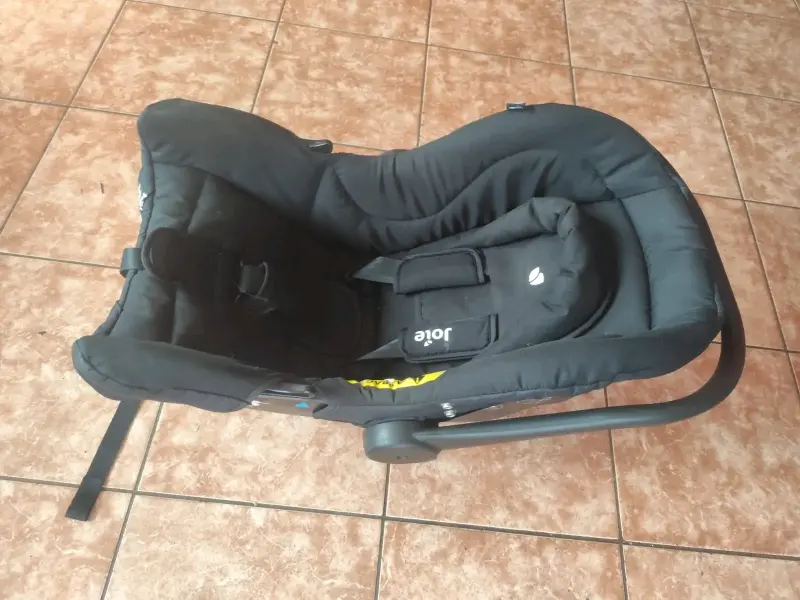 Silla de auto para bebé negra - 1