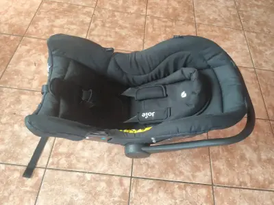 Silla de auto para bebé negra - miniatura 1