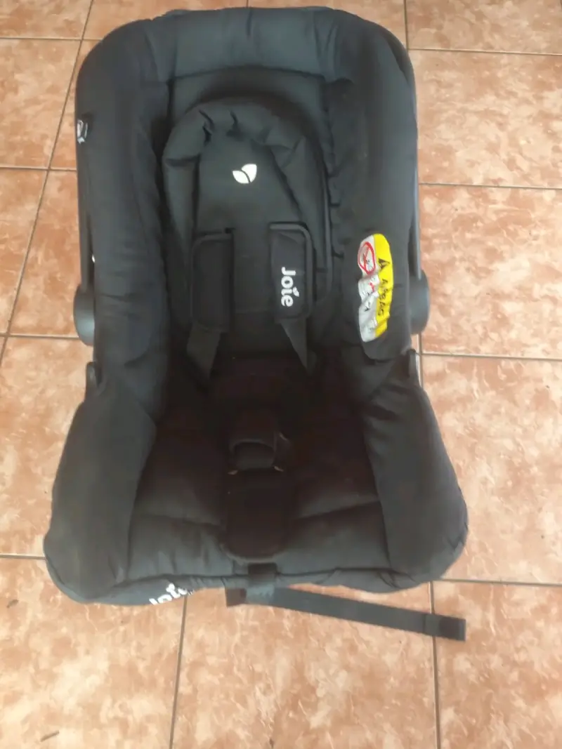 Silla de auto para bebé negra - 2