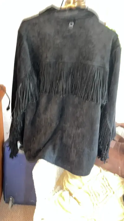 Chaqueta negra con flecos - miniatura 1