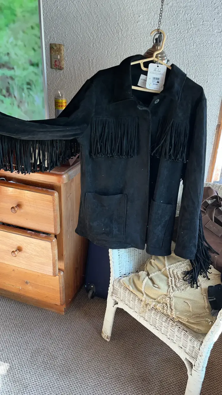 Chaqueta negra con flecos - 2