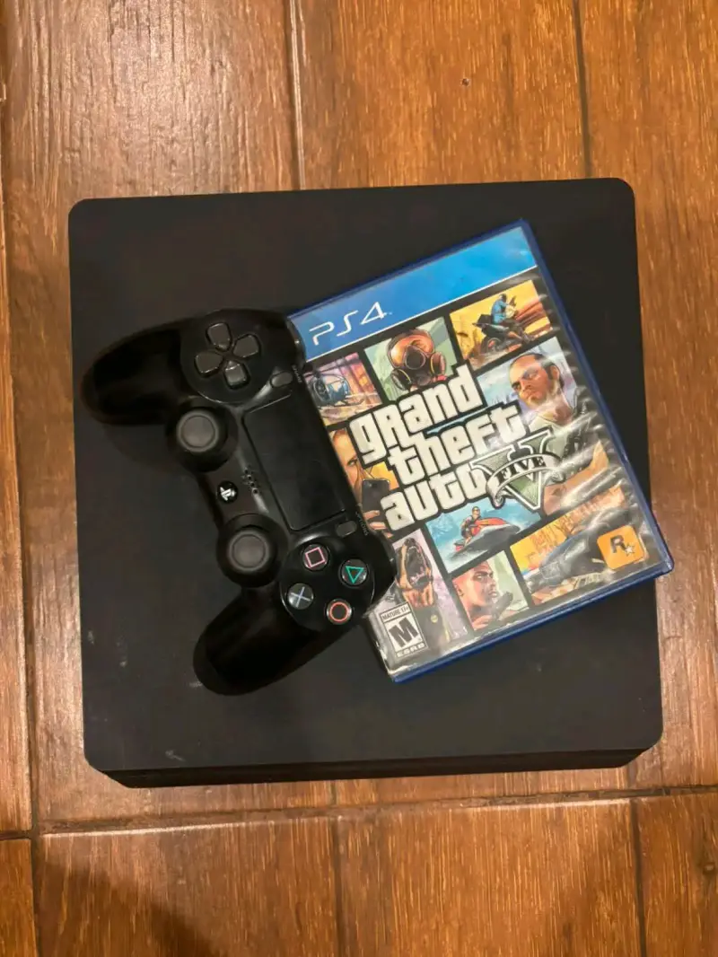 PS4 con GTA 5 - 2