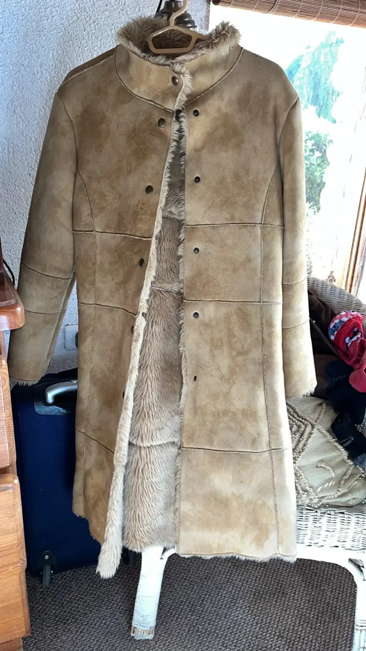Abrigo de gamuza beige