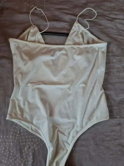 Body blanco con tirantes - miniatura 2