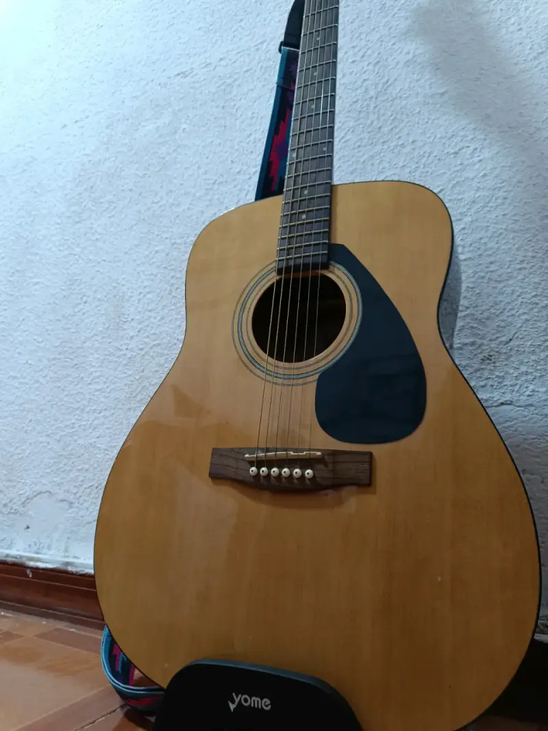 Guitarra electroacústica + colgador + funda - 3