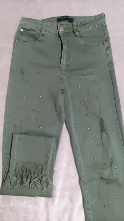 Jeans verdes con tachas - miniatura 1