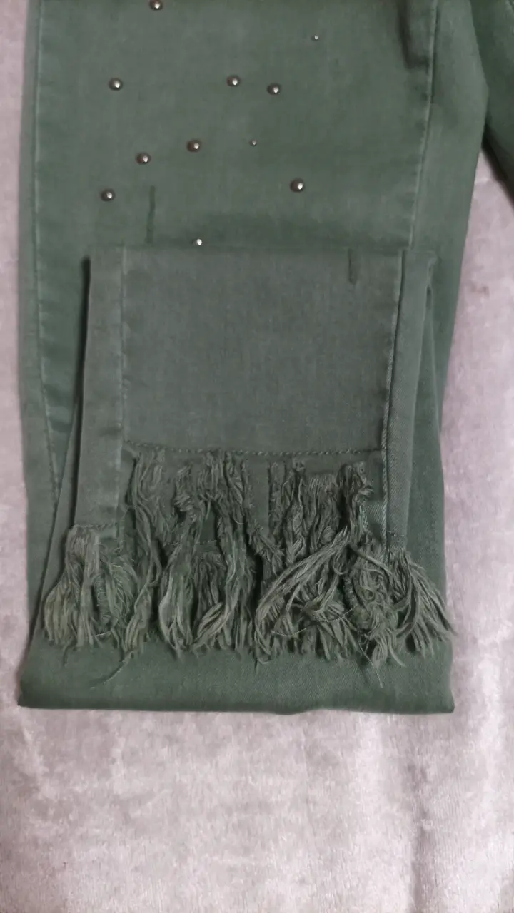 Jeans verdes con tachas - 3