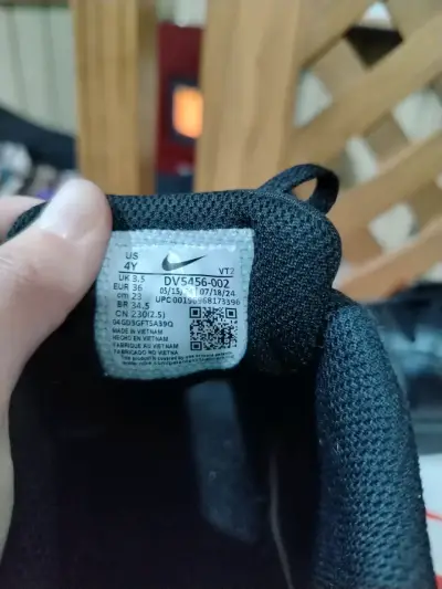 Zapatillas y zapato en perfecto estado - miniatura 8