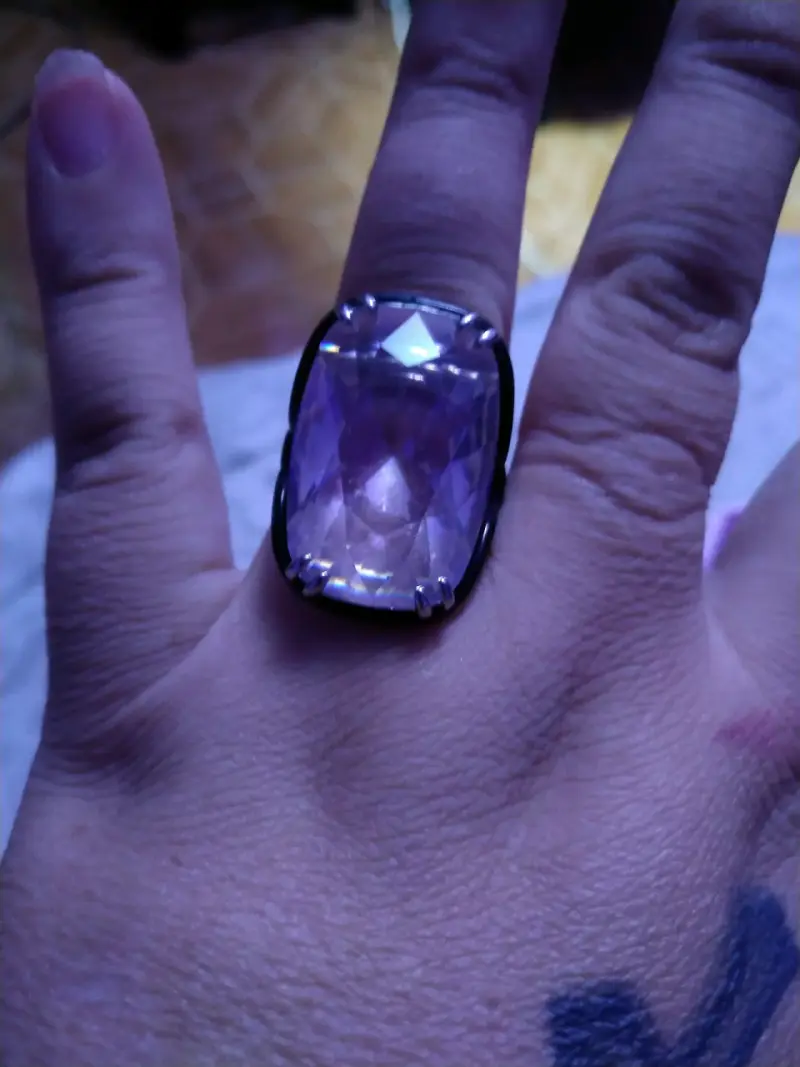 Anillo con piedra blanca grande - 1