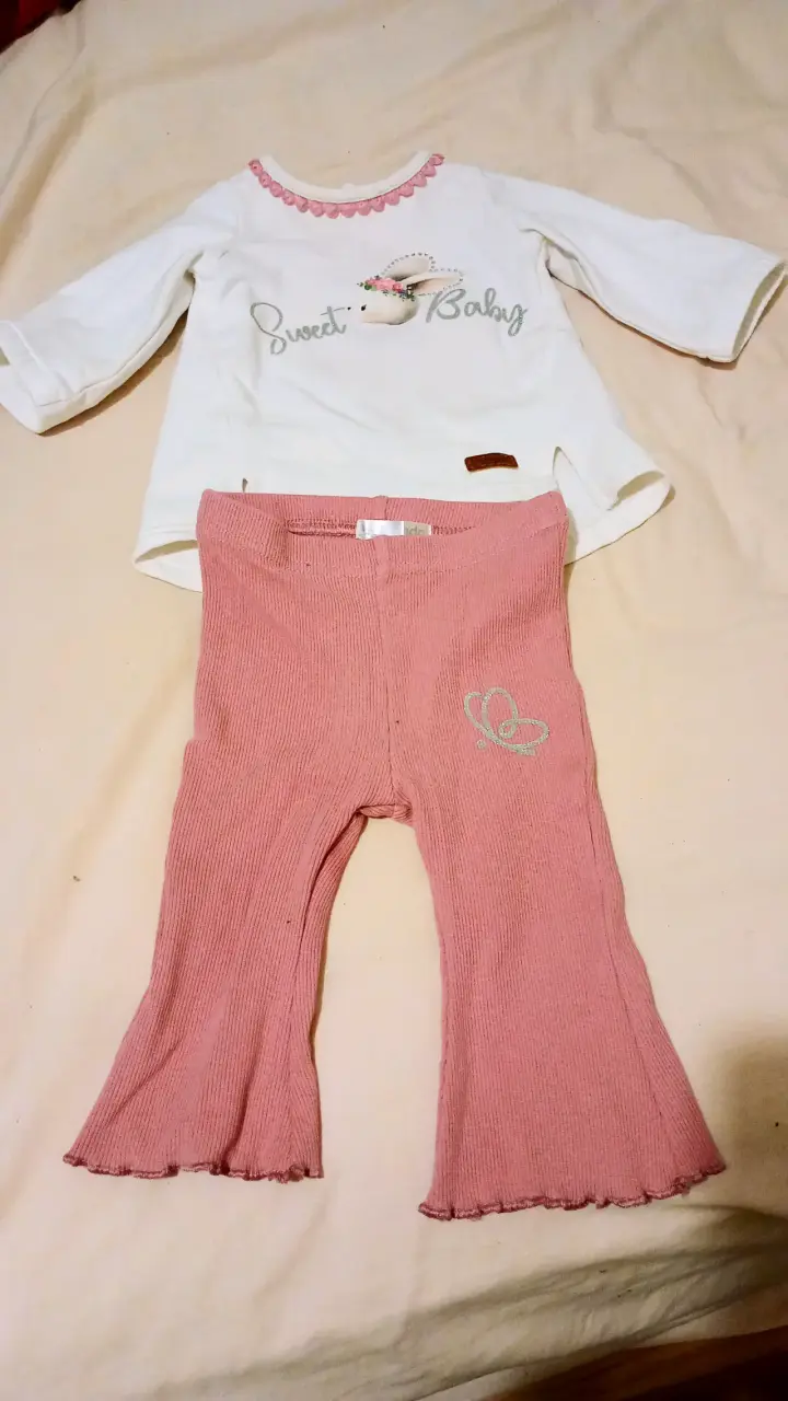 Conjunto bebé blanco y rosado limonada