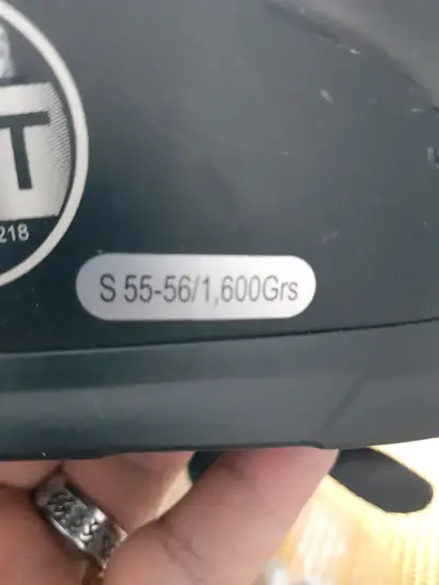 Casco de motocicleta con visera - miniatura 2