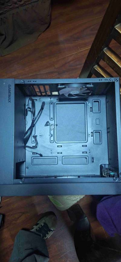 Gabinete de PC GameMax negro - miniatura 2