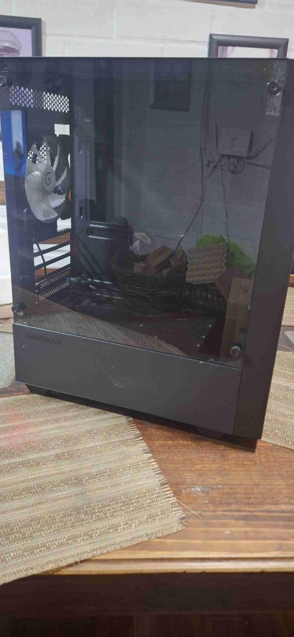Gabinete de PC GameMax negro - 6