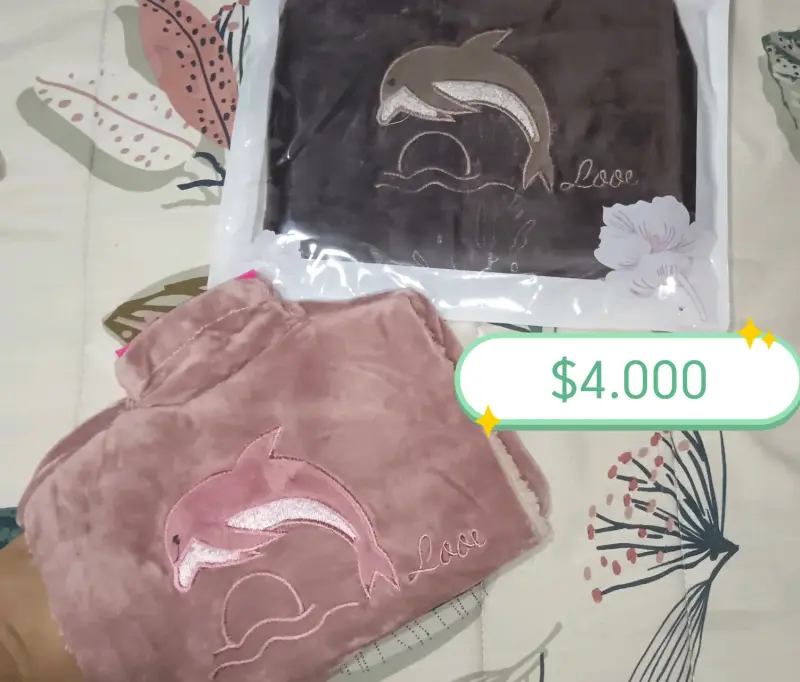 Wuatero bordado con delfín