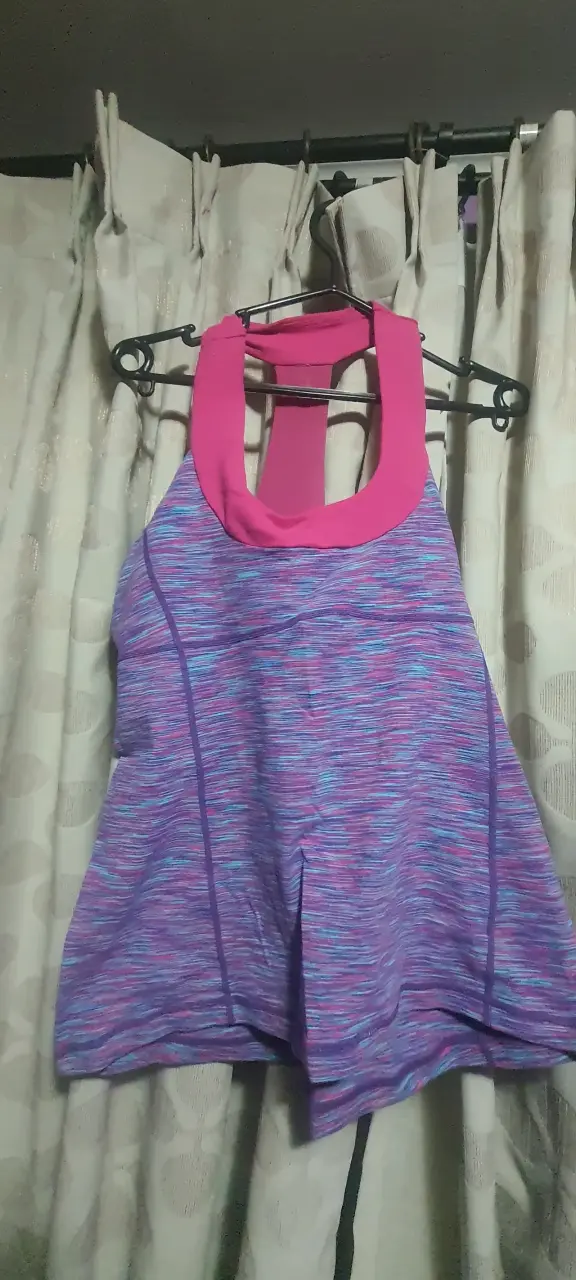 Polera deportiva rosada y morada - 1