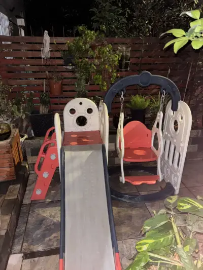 Tobogán infantil con columpio - miniatura 3