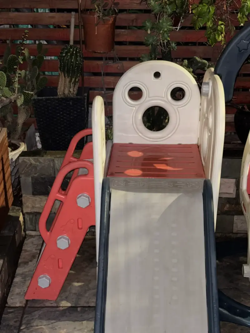 Tobogán infantil con columpio - 4
