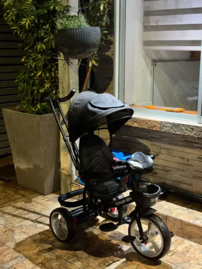 Triciclo infantil con manillar - miniatura 1
