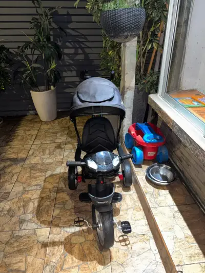Triciclo infantil con manillar - miniatura 3