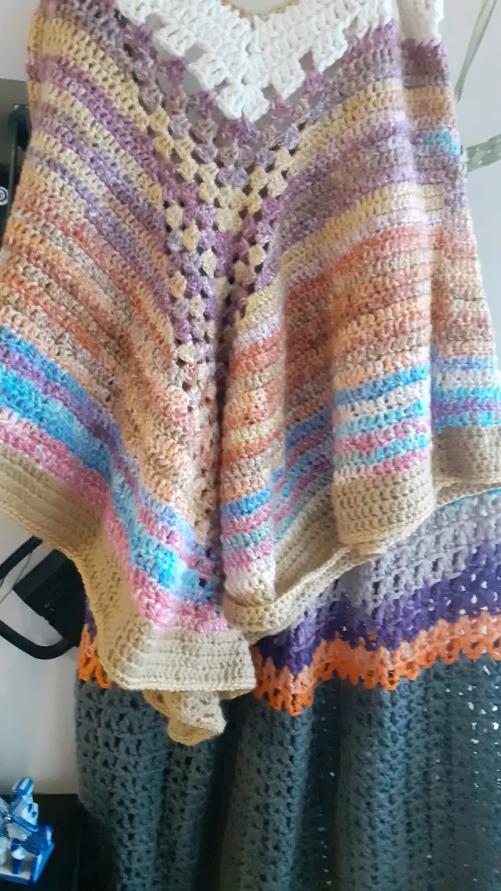 Poncho de crochet multicolor - 2