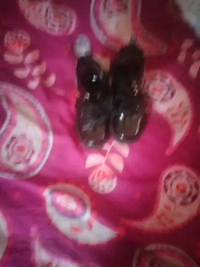Botas negras con corazón número 24 - miniatura 2