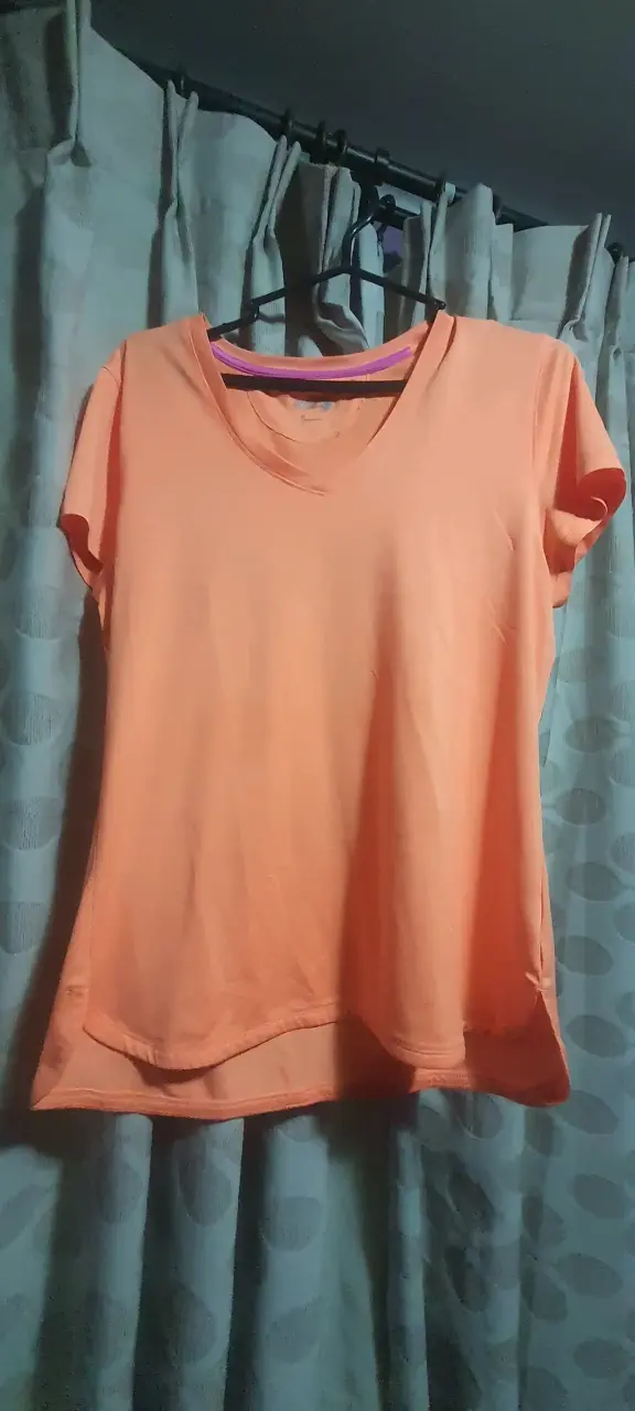 Polera naranja casual
