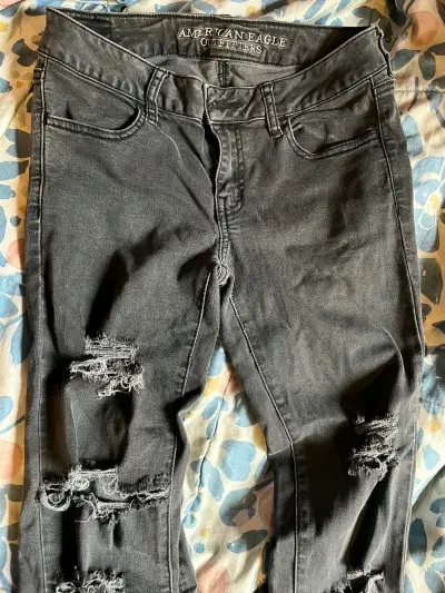 Jeans negros rasgados - miniatura 1