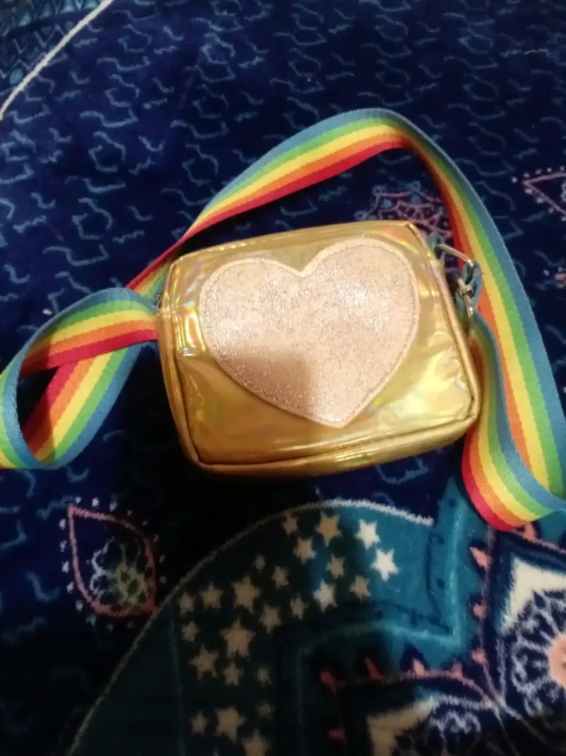 Bolso dorado con corazón para niña - 1
