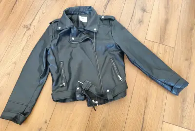 Chaqueta negra de cuero - miniatura 1