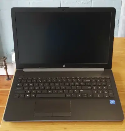Laptop HP con Windows 10 - miniatura 2