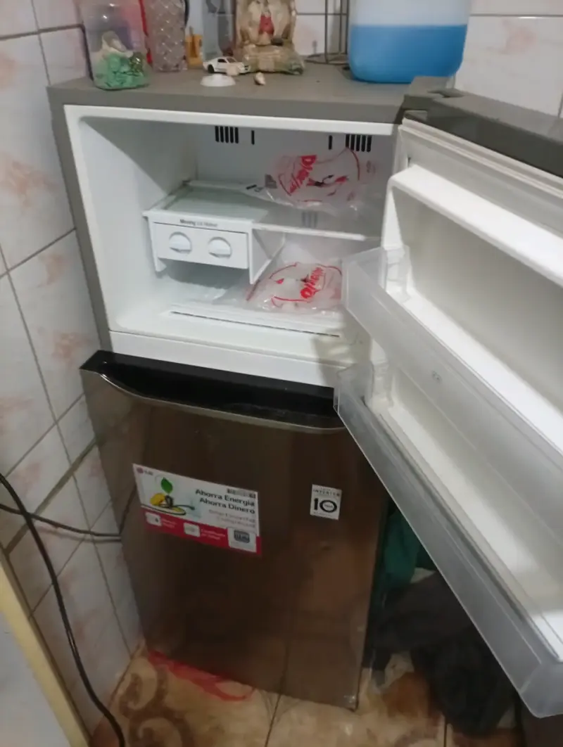 Refrigerador con fabricador de hielo - 2