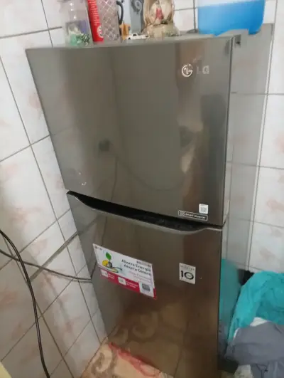 Refrigerador con fabricador de hielo - miniatura 3