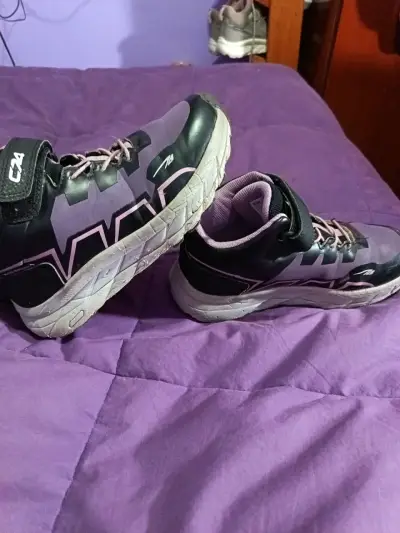 Zapatillas para la lluvia negras y lilas - miniatura 2