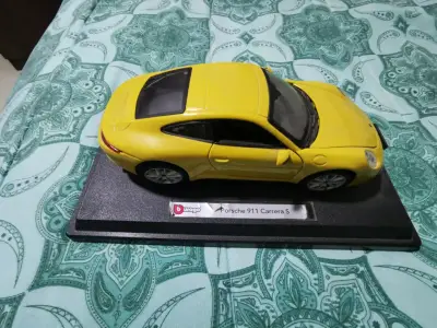 Modelo de auto Porsche 911 Carrera S - miniatura 1