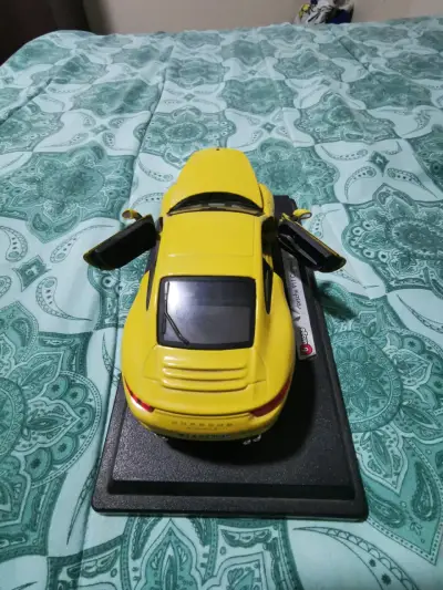 Modelo de auto Porsche 911 Carrera S - miniatura 3