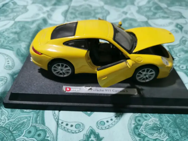 Modelo de auto Porsche 911 Carrera S - 4