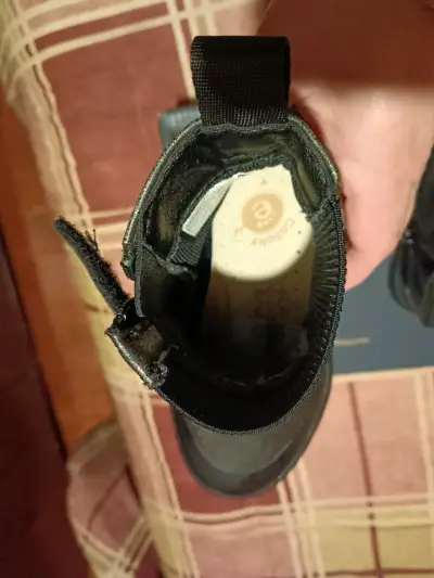 Botas negras para niños - miniatura 4