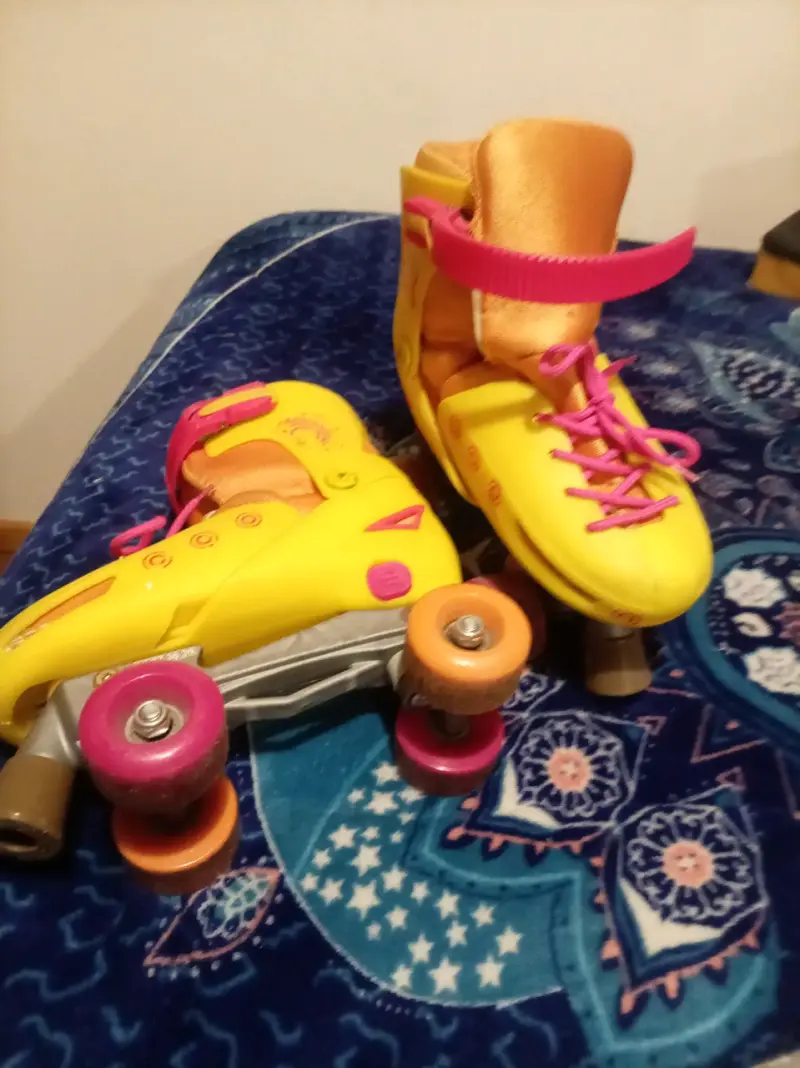 Patines retro amarillos y rosas - 6