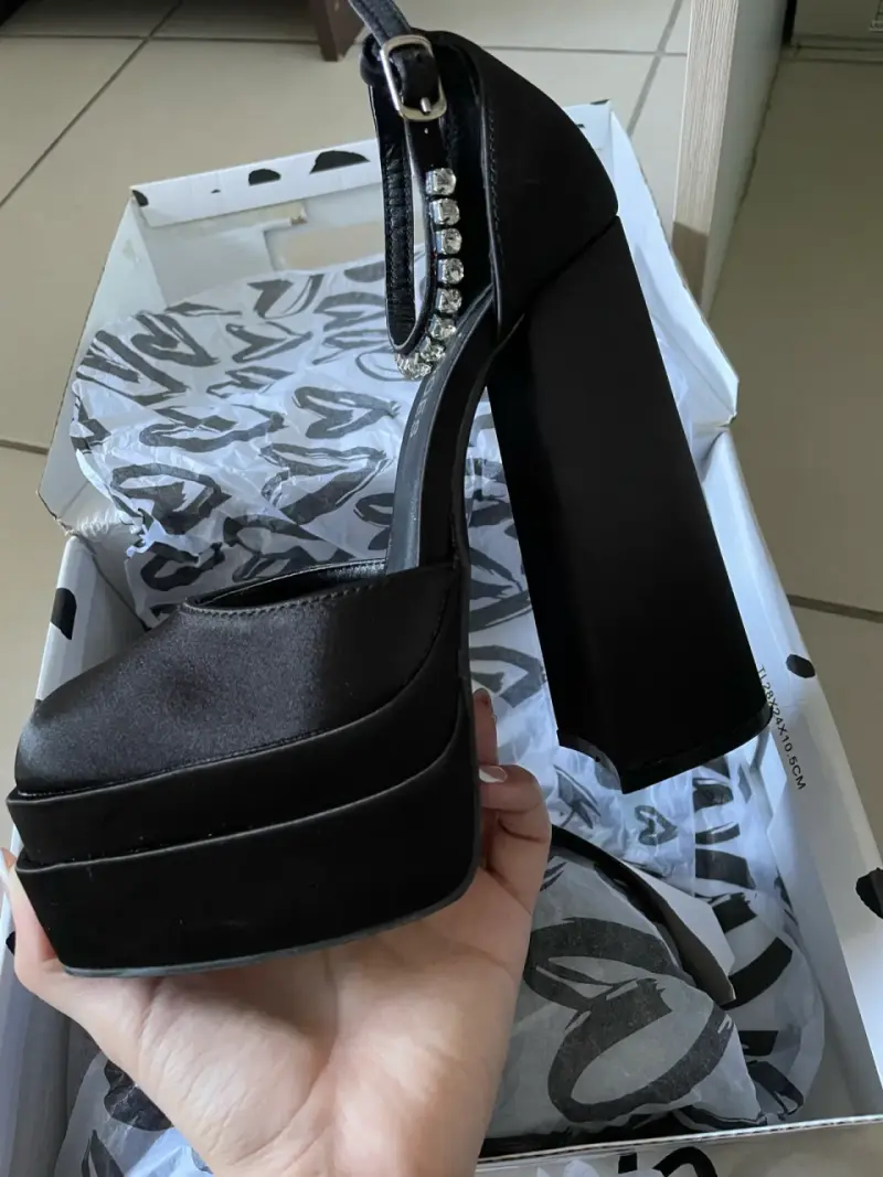 Tacones con plataforma y cristales - 2